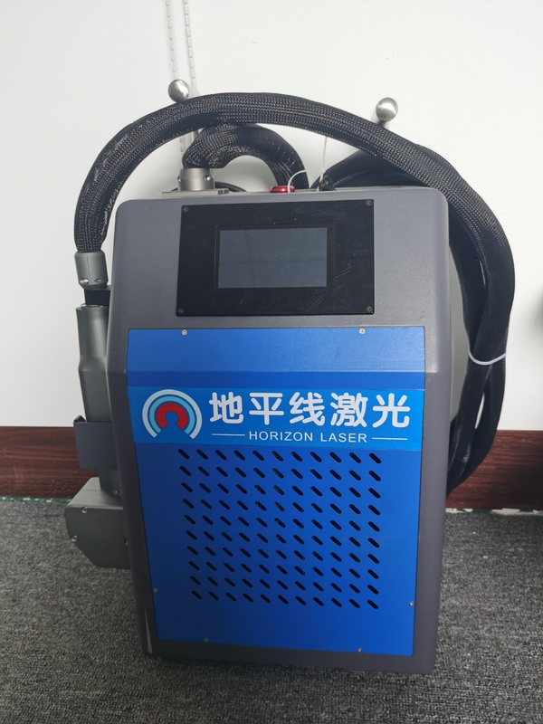 máquina de limpeza 1064nm do laser da fibra da trouxa 50W portátil para a remoção de oxidação
