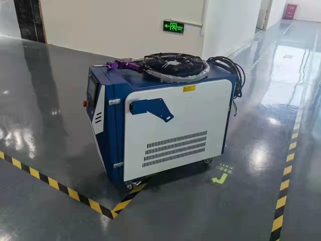 Refrigerar de água da espessura da máquina de soldadura 3mm do laser da fibra de Raycus 1000W